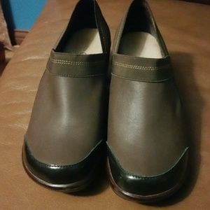 Women's jamb shoe size 9.